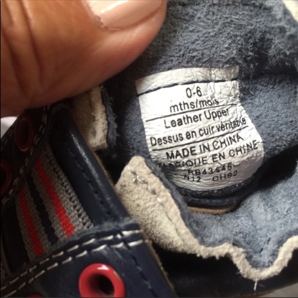 Robeez Boys Leather Crib Shoes - Picture 5 of 5